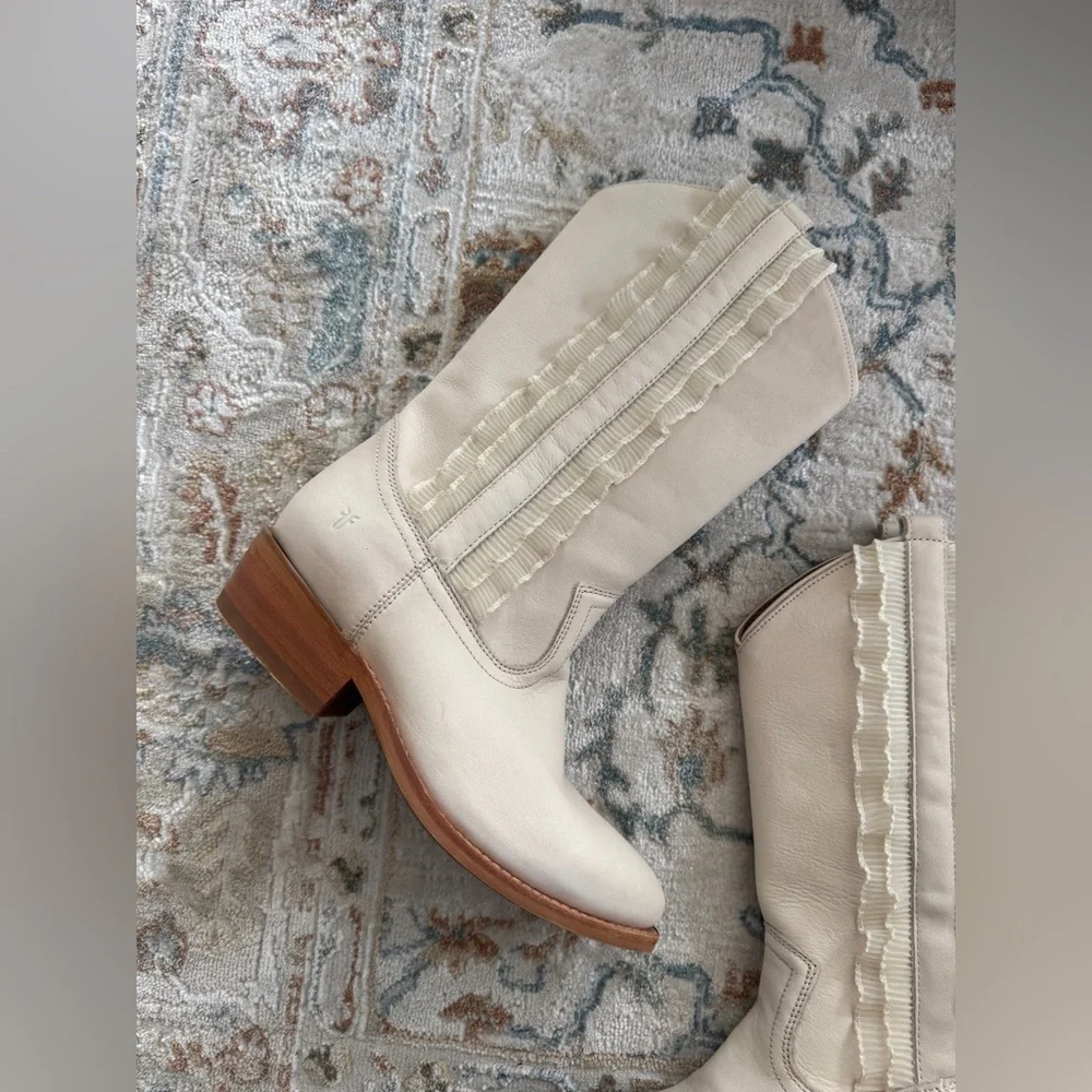 FRYE Billy Ruffle Boots in Almond 7.5